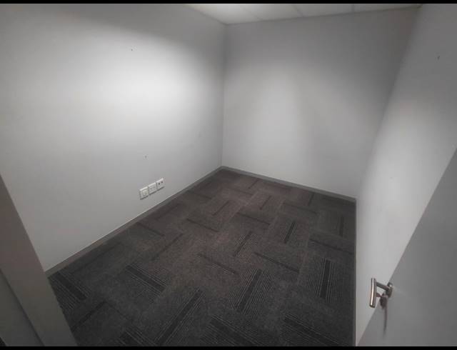 279M² OFFICE TO LET IN MAGALIESSIG